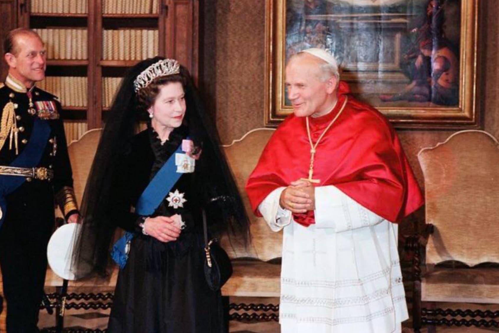 queen elizabeth and pope john paul ii